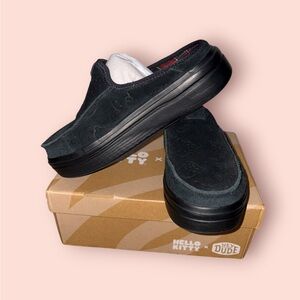 Hey Dude x Hello Kitty Austin